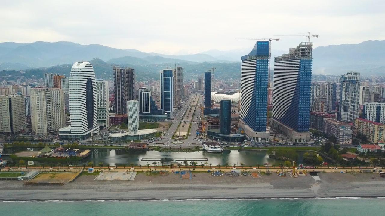 Your Sunshine Apartments Batumi Esterno foto