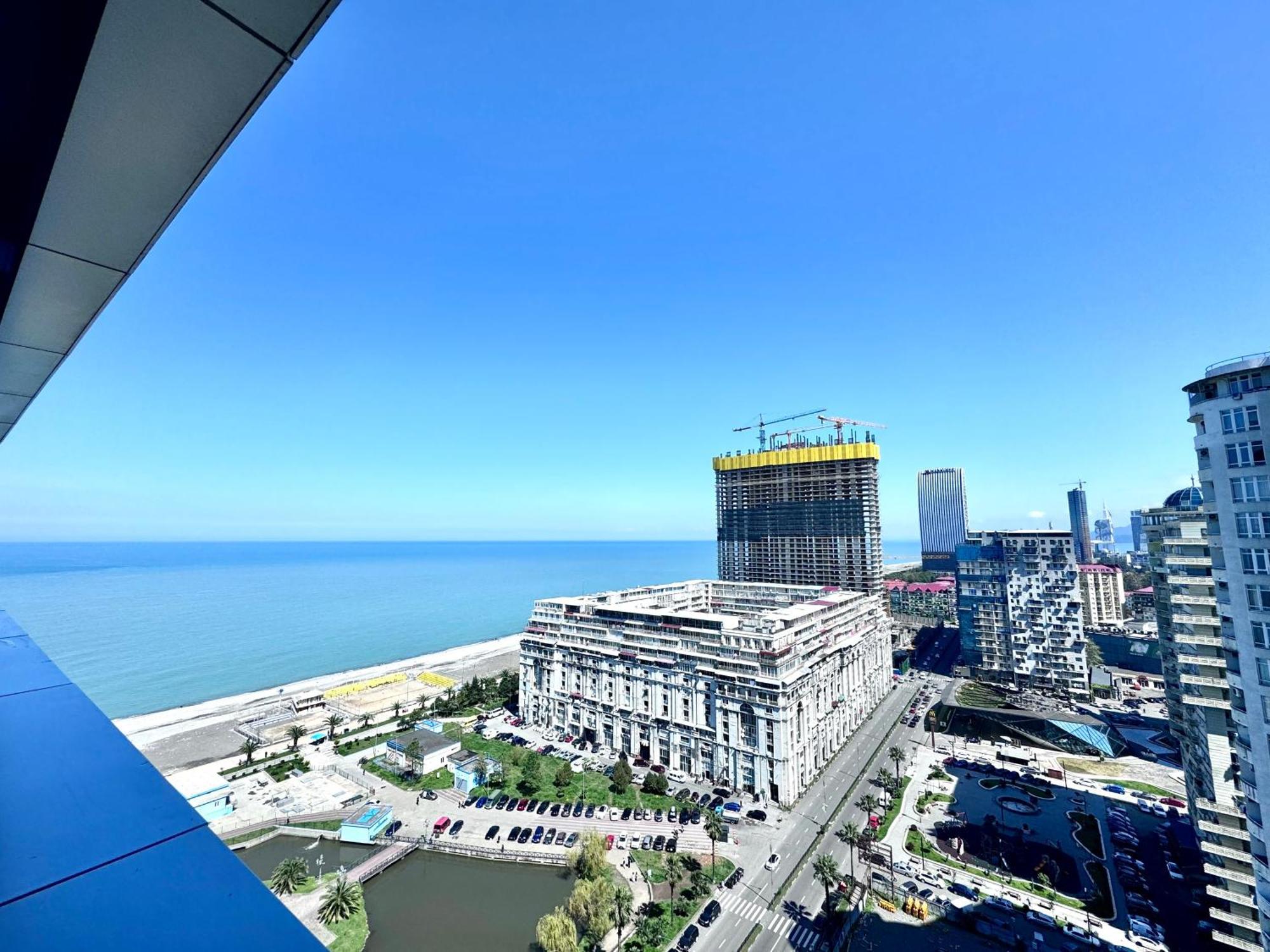 Your Sunshine Apartments Batumi Esterno foto