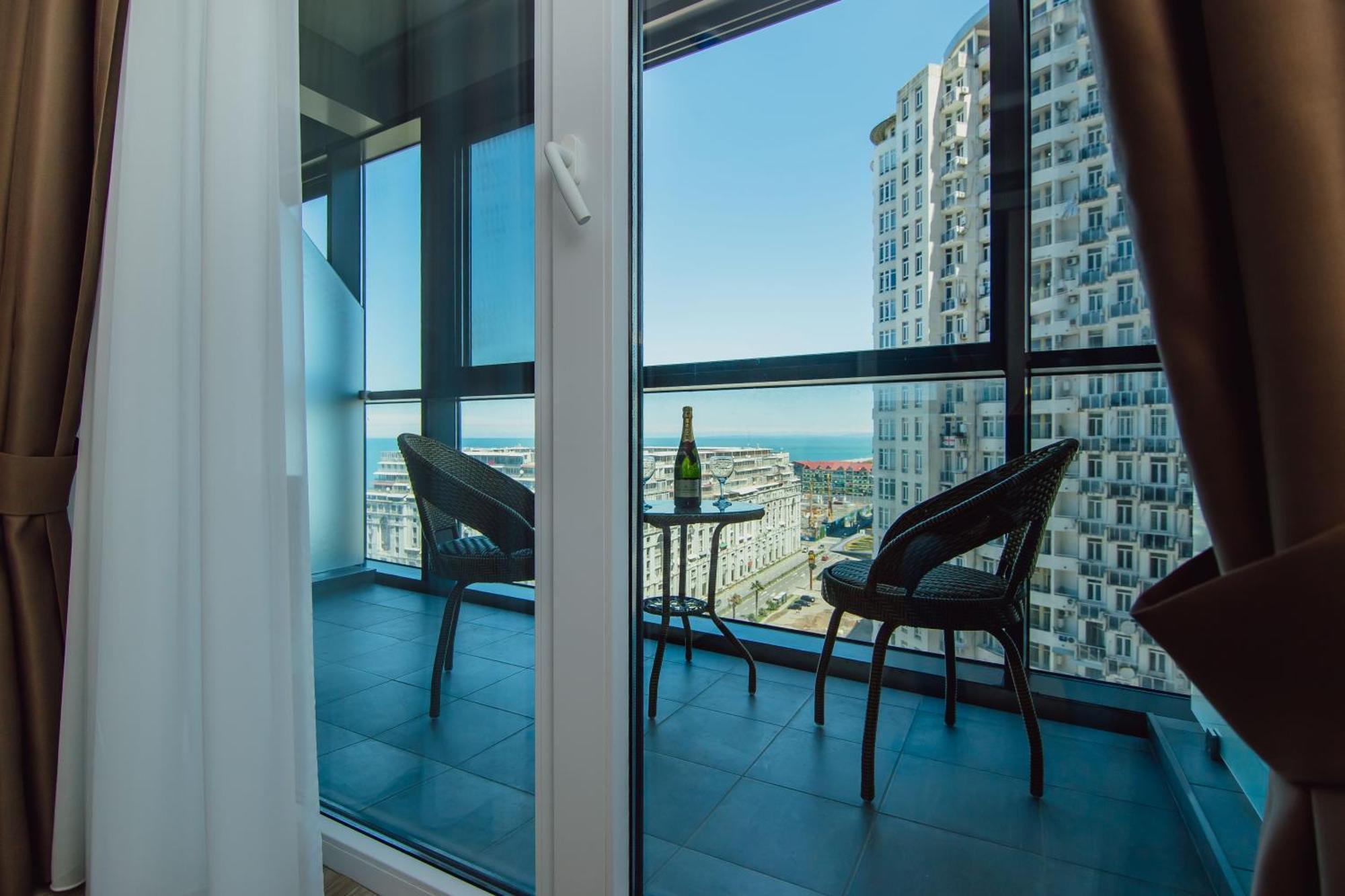 Your Sunshine Apartments Batumi Esterno foto