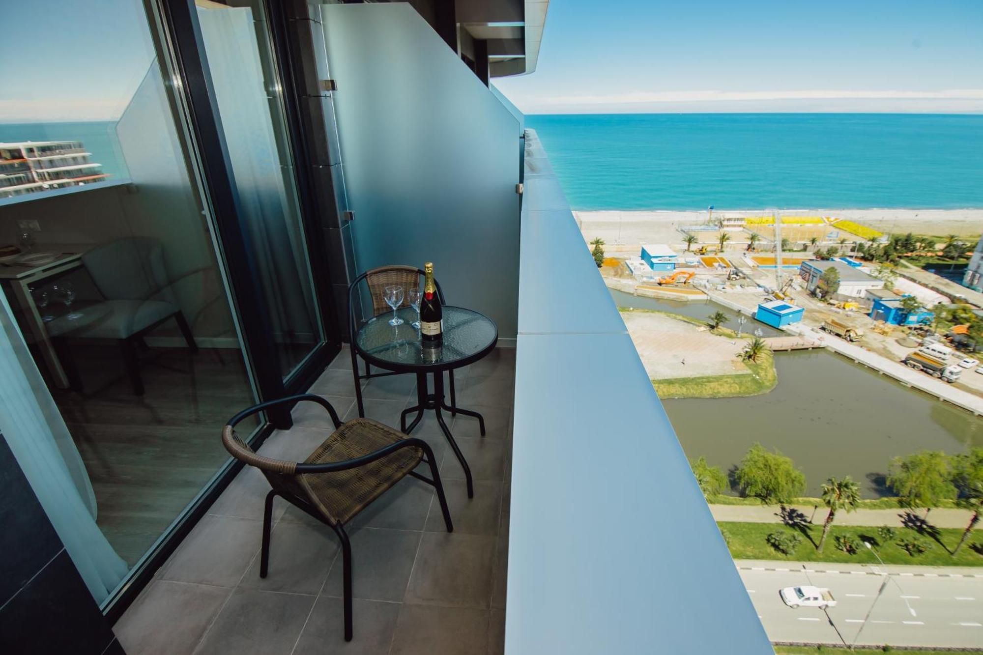 Your Sunshine Apartments Batumi Esterno foto