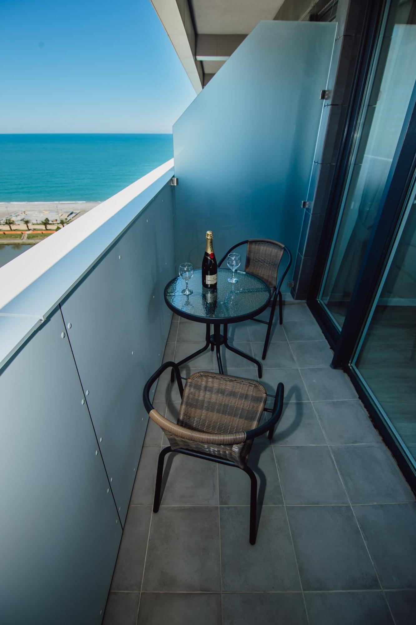 Your Sunshine Apartments Batumi Esterno foto